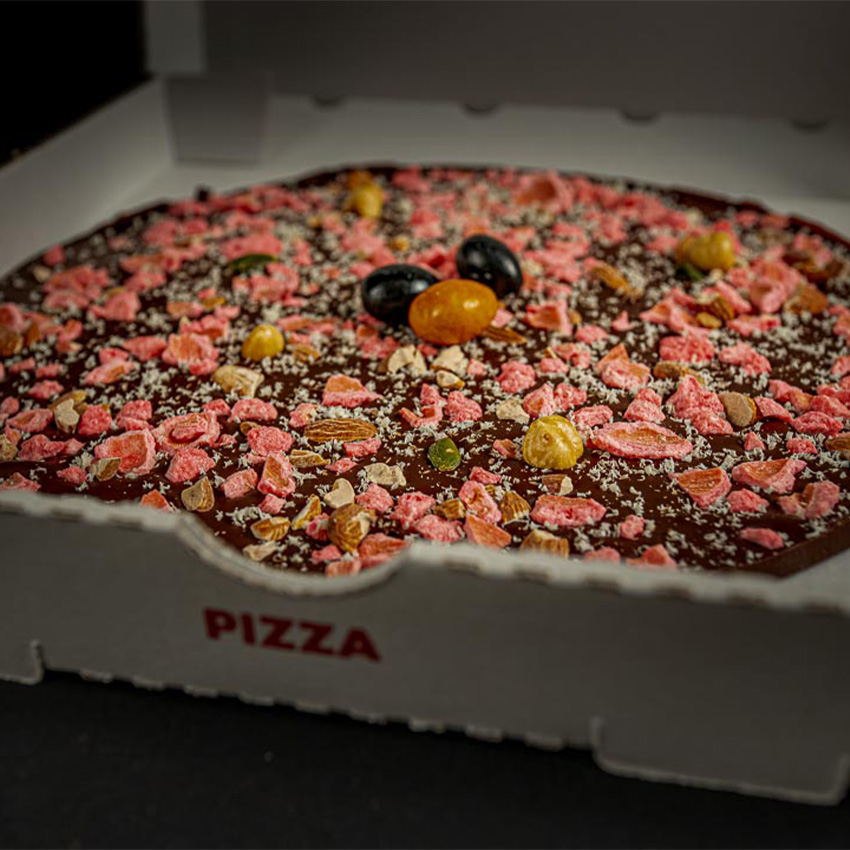Pizza en chocolat avec pralines