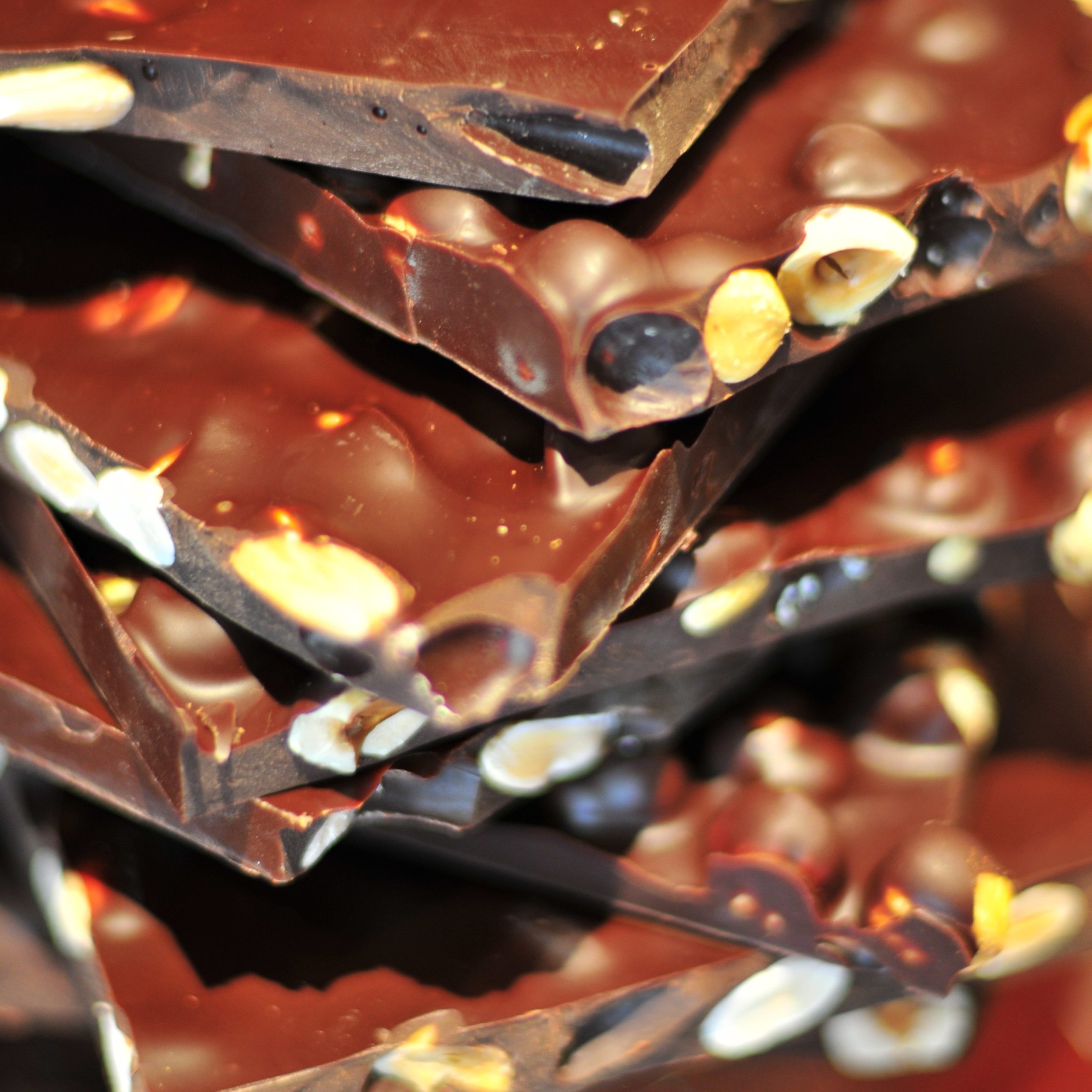 chocolat à casser noir amandes et noisettes