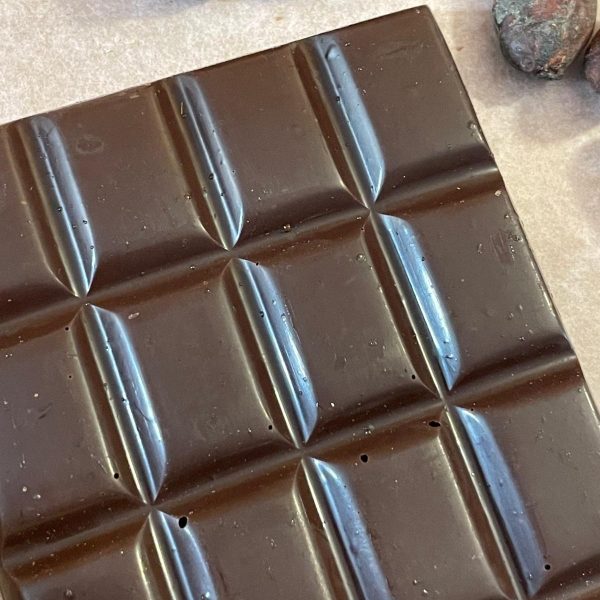 Tablette chocolat noir aux brisures de caramel – Image 2