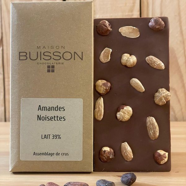 Tablette chocolat au lait garnie d'amandes et noisettes grillées – Image 3