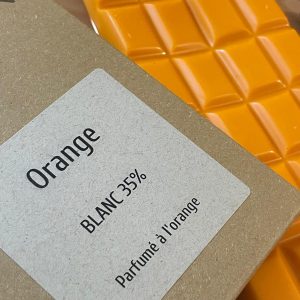 Tablette au chocolat blanc parfumé à l'orange