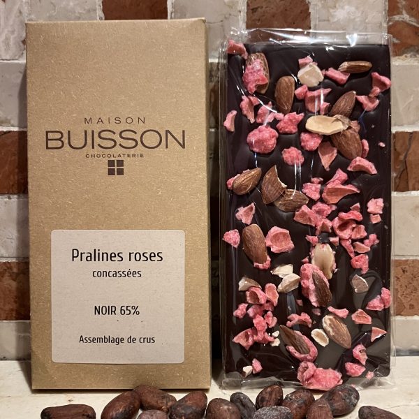 Tablette au chocolat noir garnie avec des pralines – Image 3