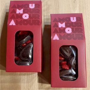 Coeurs en chocolat noir au praliné pistache